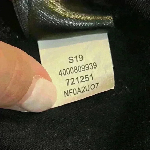 Women’s The North Face black activewear drawstring shorts. Size XS - Picture 6 of 8